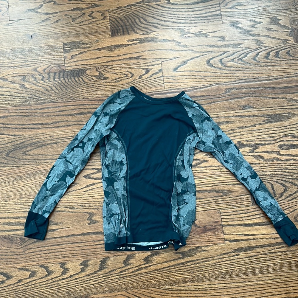 Cute athletic top!